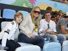 Angélica e  Huck levam os filhos ao Maracanã com Ashton Kutcher 