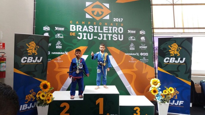 Kayron Noronha (faixa cinza) de seis anos foi campeão masculino (Foto: Imagem/Divulgação) Kayron Noronha (faixa cinza) de seis anos foi campeão masculino (Foto: Imagem/Divulgação)