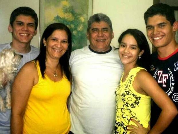 Thiago, ao lado da mãe, Olga, vai ter que passar o dia das mães longe da família (Foto: Olga Bentes Celso/Arquivo Pessoal)