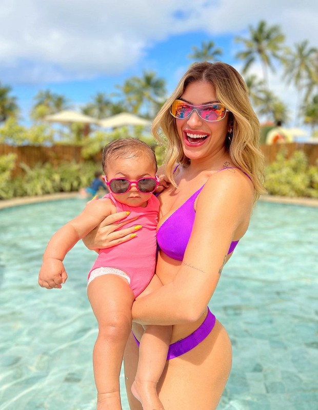 Lore Improta curte dia de piscina com a filha Liz (Foto: Instagram)