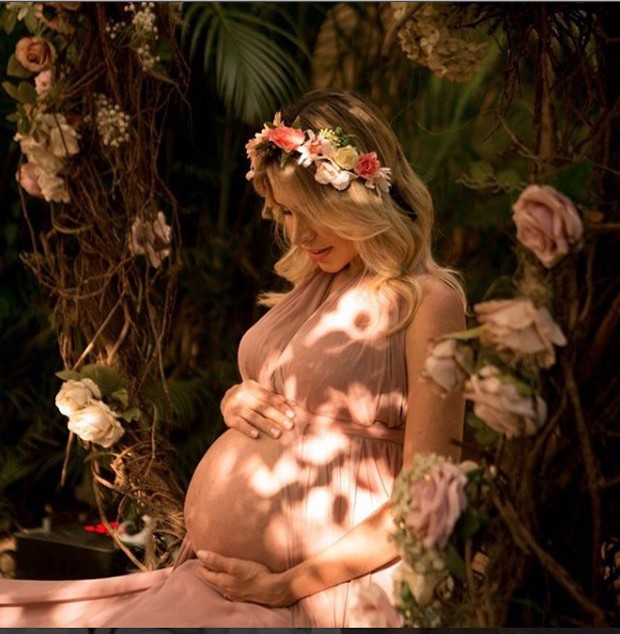 Adriana Sant&#39;Anna fez ensaio antes de dar a luz ao segundo filho (Foto: Reprodução/Instagram)