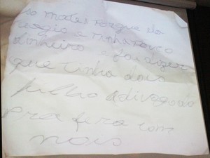 Suspeito chegou a escrever bilhete para despistar a polícia (Foto: Catarina Costa / G1)