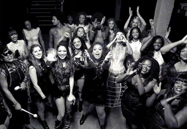 Equipe da turnê de Beyoncé (Foto: Reprodução/YouTube) Equipe da turnê de Beyoncé (Foto: Reprodução/YouTube)