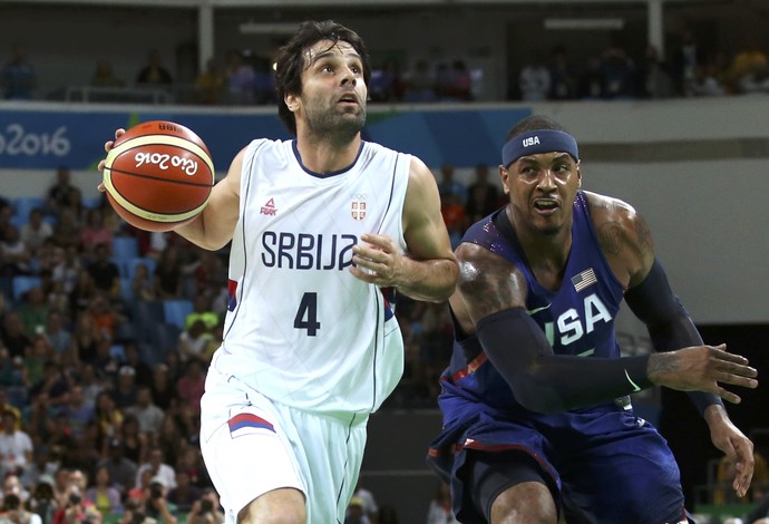 EUA Sérvia basquete Carmelo Teodosic (Foto: Mark Ralston/REUTERS)