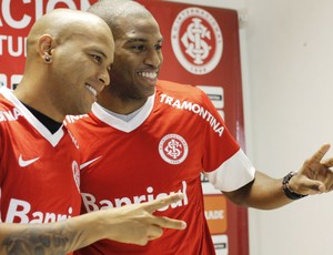 Gabriel e Hélder, novo laterais do Inter (Foto: Diego Guichard) Gabriel e Hélder, novo laterais do Inter (Foto: Diego Guichard)