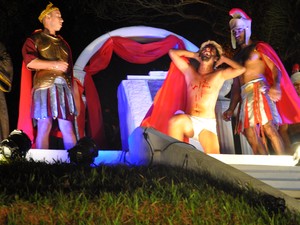 Encenação da Paixão de Cristo de Santa Isabel em 2013 (Foto: Débora Laura/Prefeitura Santa Isabel)