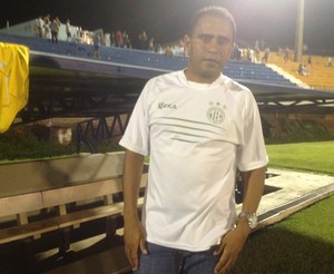 Neto Costa, técnico do Tocantinópolis (Foto: Edson Reis/GloboEsporte.com)