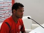 Elton em coletiva no Beira-Rio nesta terça (Foto: Diego Guichard / GLOBOESPORTE.COM)