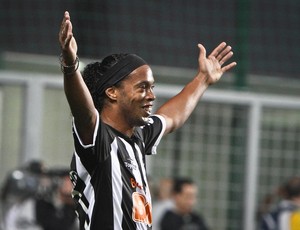 Ronaldinho Gaúcho comemora gol no clássico (Foto: Bruno Cantini / Flickr do Atlético-MG)