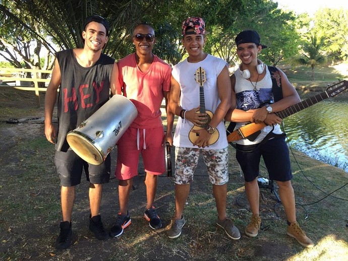 Grupo Top 7 traz samba e alegria para o quadro 'Levando um Som' (Foto: Fernanda Pinheiro)