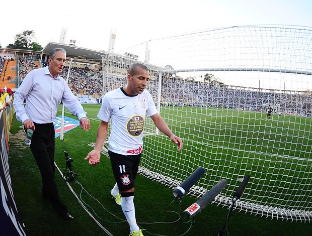 tite emerson corinthians atlético-mg (Foto: Marcos Ribolli / Globoesporte.com) tite emerson corinthians atlético-mg (Foto: Marcos Ribolli / Globoesporte.com)