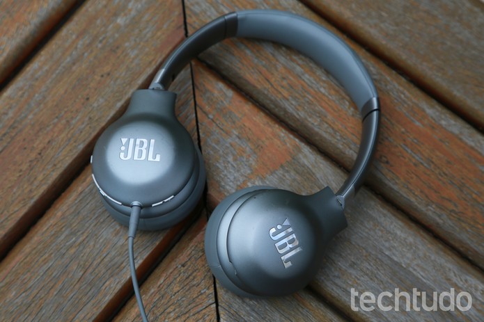 JBL Everest V310 está disponível nas cores prata e preto (Foto: Luciana Maline/TechTudo) JBL Everest V310 está disponível nas cores prata e preto (Foto: Luciana Maline/TechTudo)
