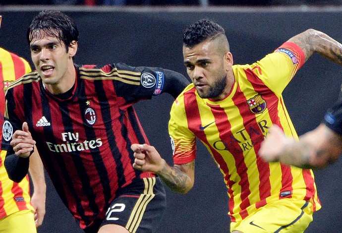 Daniel Alves e Kaká jogo Milan e Barcelona (Foto: EFE) Daniel Alves e Kaká jogo Milan e Barcelona (Foto: EFE)