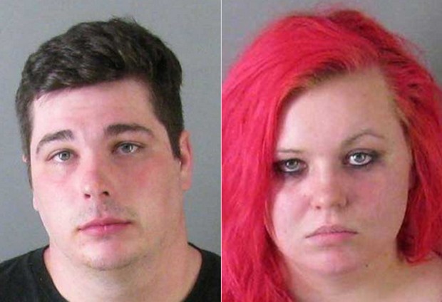 Brad Scott Beard e Samantha Brooke Canipe foram presos após se agredirem lançando pastéis um contra o outro (Foto: Gaston County Jail)