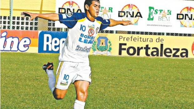 Meio-campista Moisés comemora gol do Horizonte contra o Itapipoca (Foto: Kid Júnior/Agência Diário)