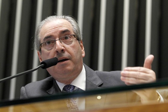 Eduardo Cunha em sessão nesta sexta (17) (Foto: Givaldo Barbosa/Ag. O Globo)