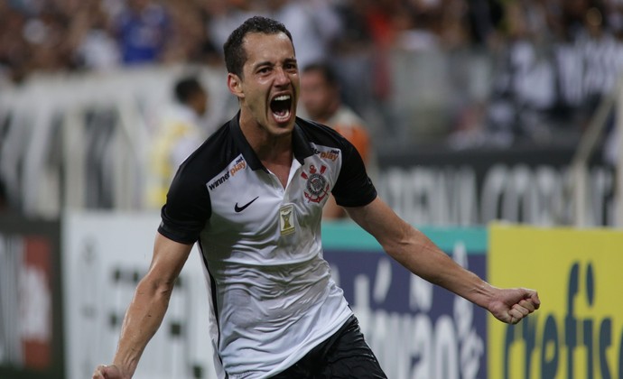 Troca de passes e liberdade a Elias: o que o Timão ganha com Rodriguinho