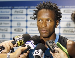Zé Roberto, meia do Grêmio (Foto: Diego Guichard)