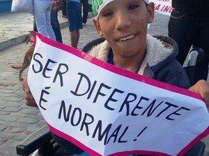 Cerca de 100 alunos são atendidos pela escola da Apae (Foto: Divulgação / Manifestantes)