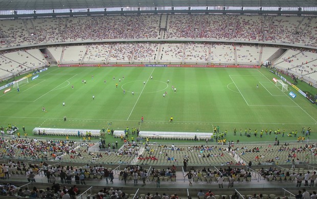 Com jogos deste domingo, Castelão foi o primeiro estádio da Copa a ter bola rolando (Foto: Diego Morais)