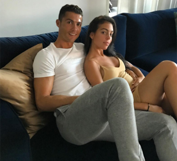 O jogador de futebol Cristiano Ronaldo com sua namorada, a modelo espanhola Georgina Rodriguez (Foto: Instagram)