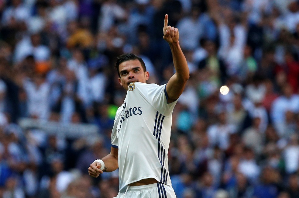 Pepe gol Real Madrid Atlético de Madrid (Foto: Juan Medina/Reuters)