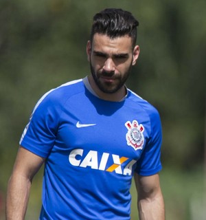 Suspensão de Cristian pode fazer Tite recuar Bruno Henrique novamente