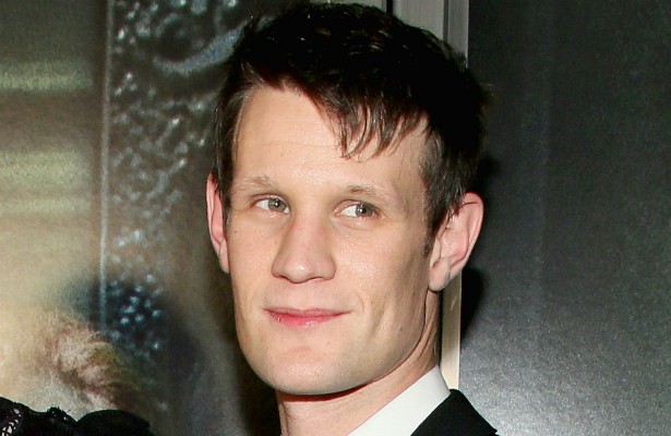 O ator de 32 anos Matt Smith, que ganhou fama internacional com a série 'Doctor Who', era jogador de futebol profissional na Inglaterra! No entanto, teve a carreira esportiva abreviada após um grave problema nas costas, quando ainda tinha 16 anos de idade. De certa maneira, isso acabou sendo bom para Matt (e para os fãs do seriado): foi só após pendurar as chuteiras que ele se interessou por artes cênicas. (Foto: Getty Images)