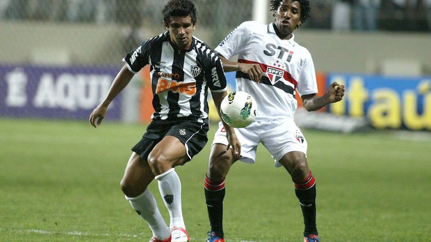 Guilherme e Cortez, Atlético-mg x São Paulo (Foto: Paulo Fonseca / Futura Press)