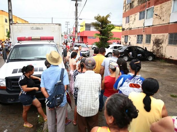 G1 Mulher é Morta A Tiros Dentro De Veículo No Pinheiro Em Maceió Notícias Em Alagoas