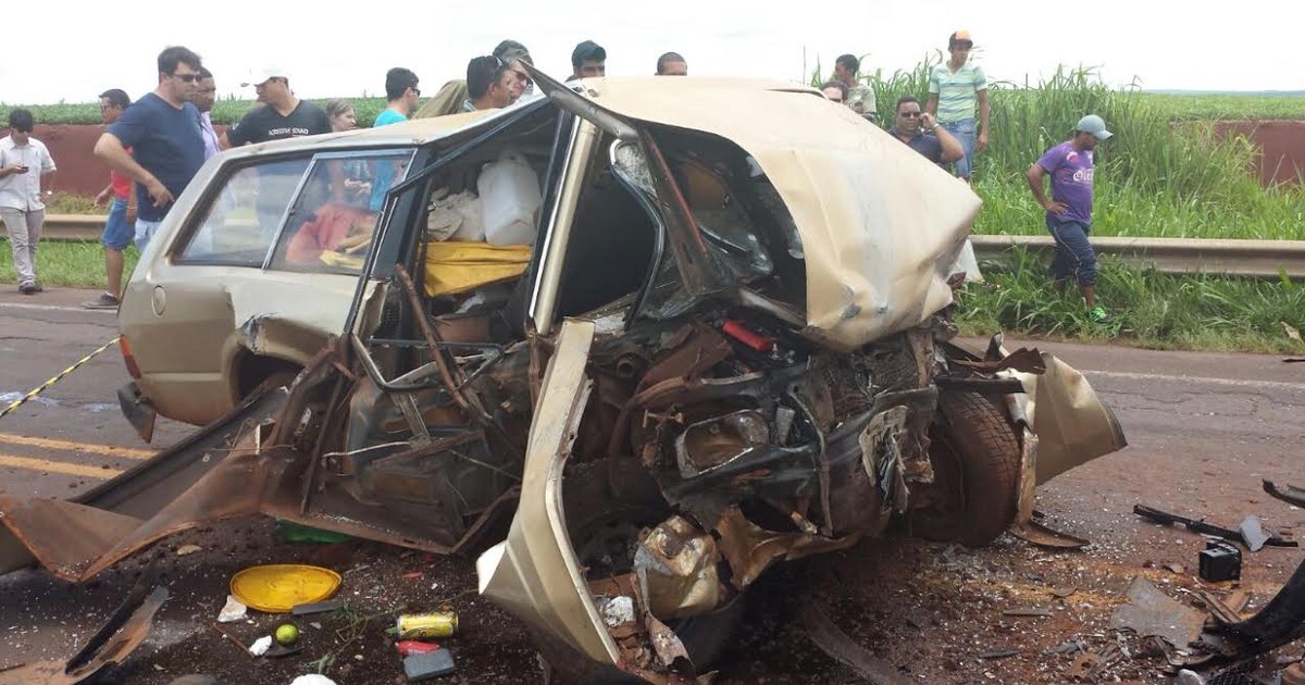 Homem morre após ziguezaguear na pista da PR-323 e bater de ... - Globo.com
