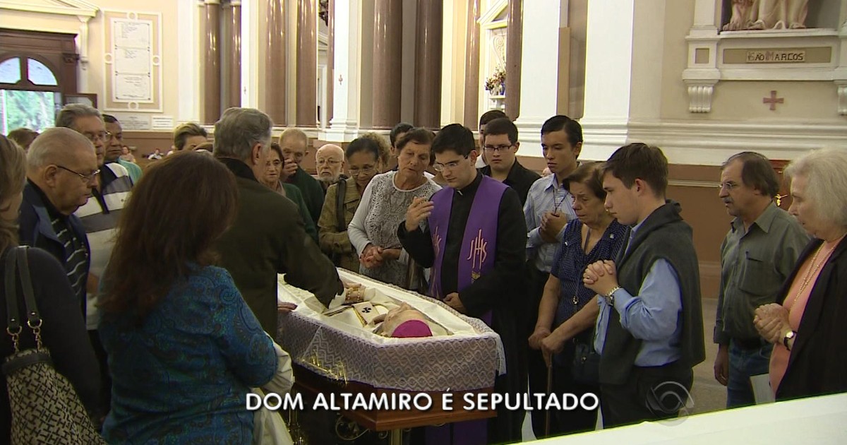 G1 Corpo de Dom Altamiro Rossato é sepultado em Porto Alegre