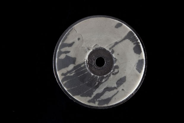 Disco de cera é datado de 1885 (Foto: Richard Strauss/Museu Smithsonian/AP)