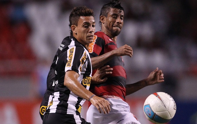 Caio Botafogo e Léo Moura Flamengo (Foto: Fernando Soutello / AGIF)