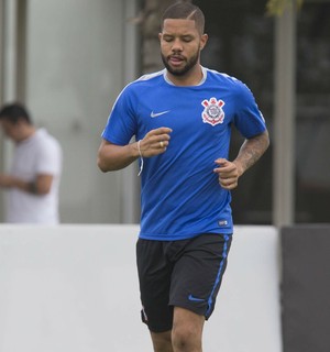 Guilherme Andrade faz primeiro treino com bola no Corinthians após lesão