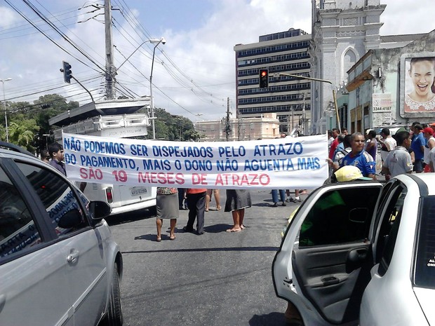 Camêlos dizem que prefeitura não paga estacionamento há 19 meses (Foto: Karina Dantas/G1)