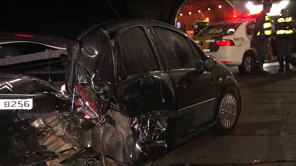 Motorista morreu após ser atropelado e arremessado em ribanceira (Foto: Reprodução/TV Globo)