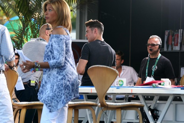 Zac Efron grava em Copacabana (Foto: Gabriel Reis e Andre Freitas/ Ag. News )