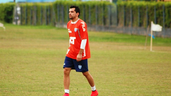 Eltinho passa por exame nesta segunda para definir volta ao Avaí