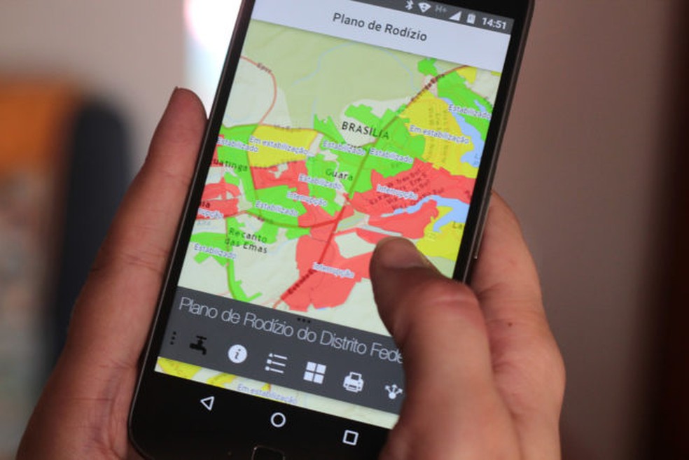 Aplicativo da Caesb que mostra plano de racionamento de água para DF (Foto: Nilson Carvalho/Agência Brasília)