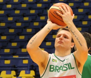 O armador Rafa Luz está treinando com a seleção brasileira para disputar a Olimpíada (Foto: Vitor Ricci/Ford Sports)