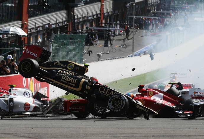 Romain Grosjean provoca acidente cinematográfico na largada do GP da Bélgica (Foto: Getty Images)
