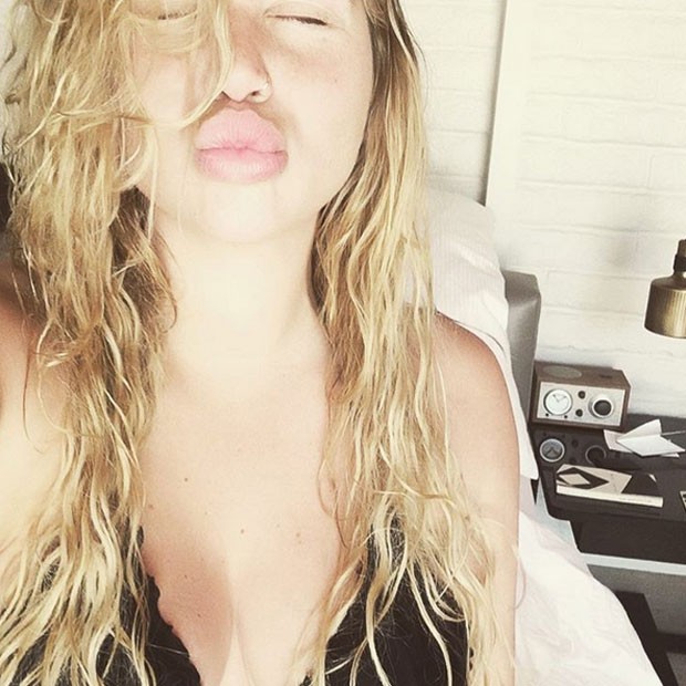 Kesha tira selfie de biquíni (Foto: Instagram/ Reprodução)