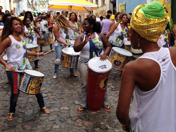 Banda Didá toca nas ruas do Pelourinho (Foto: Yuri Girardi/G1)