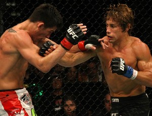 Cruz e Faber travam batalha equilibrada no UFC 132 (Foto: Divulgação UFC)