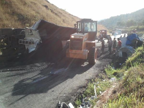 G1 Acidente Entre Carretas Deixa Um Morto Na Br 381 Em Mg Notícias