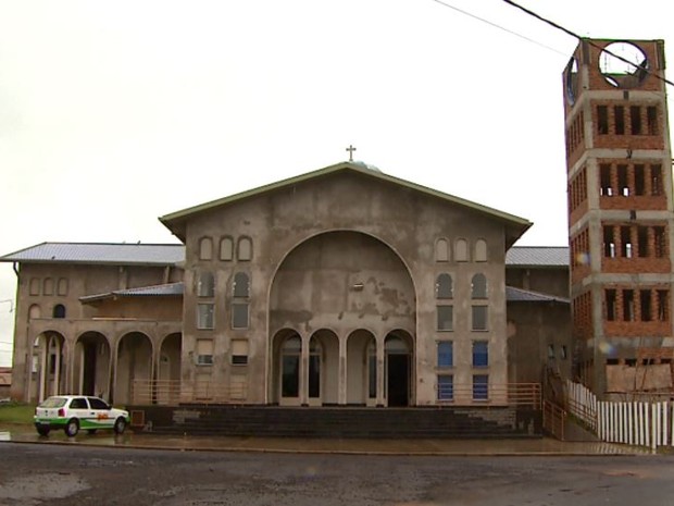 Obras da minibasílica em Barretos já duram dez anos e são feitas com ajuda da comunidade (Foto: Maurício Glauco/EPTV)
