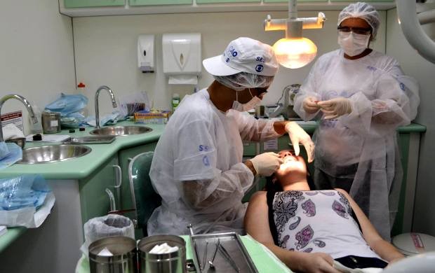 Atendimentos odontológicos foram oferecidos na edição de 2013 (Foto: Valéria Oliveira/TV Roraima)