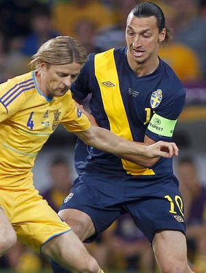 Ucrânia x Suécia, Eurocopa, Ibrahimovic e Tymoshchuk (Foto: Agência Reuters)