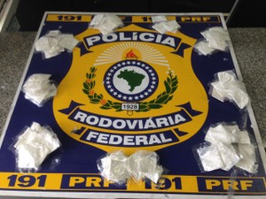 Quatro homens são detidos por tráfico de drogas na Fernão Dias em Vargem (Foto: Divulgação/PRF)